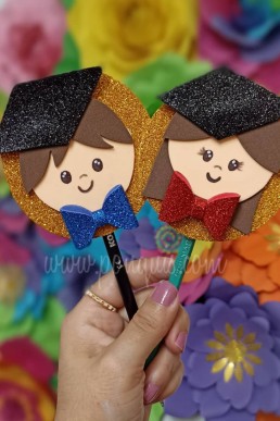 Moldes para realizar porta lapices niños graduados descarga Gratis en pdf